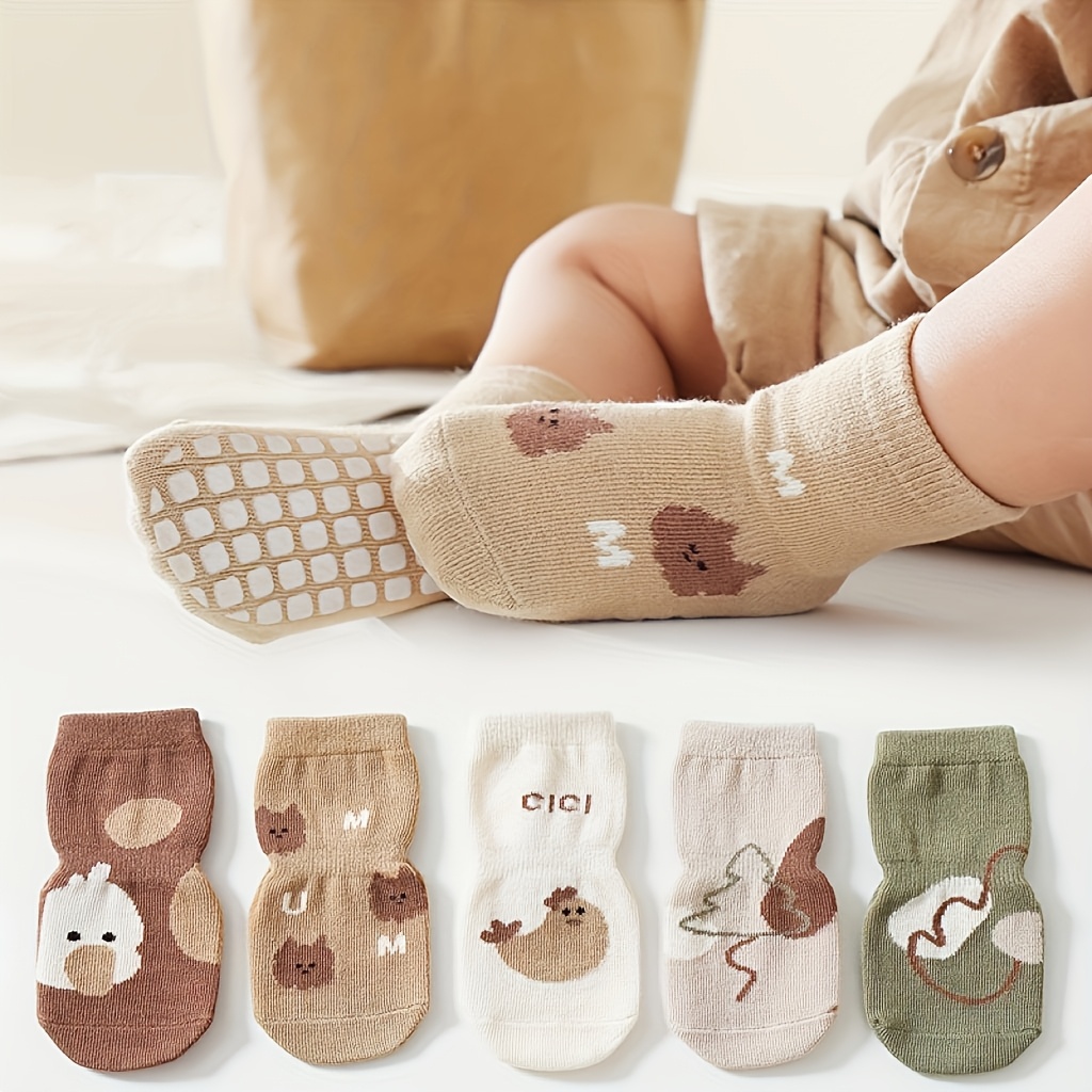 A Pc Of 5 Pairs Of Cute Animal Patterned Socks For Children, Featuring A Large Area Of Dot Glue On The Soles For Anti-slip, Perfect For Toddlers Learning To Walk