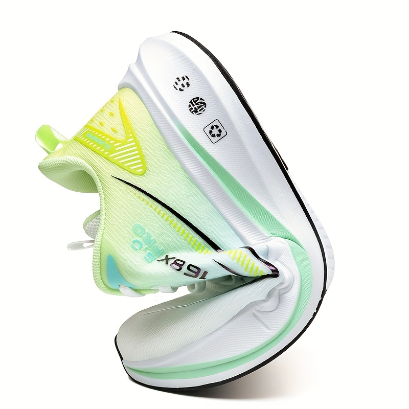 Chaussures de Course pour Hommes – Légères et Respirantes, Semelle Souple Amortissante Pour Usage sur Route & Sentier Chaînes Multifonctionnelles Antidérapants Adaptées au Marathon Triathlon VTT Cyclisme Gym Aérobic Randonnée Alpinism Port Quotidiens Mode Urbaine Style Sport Chaussettes d'Entraînements en Salle Entrainement à la Coupe du Monde Moderne Conception Durable Construction Solide Coussinée