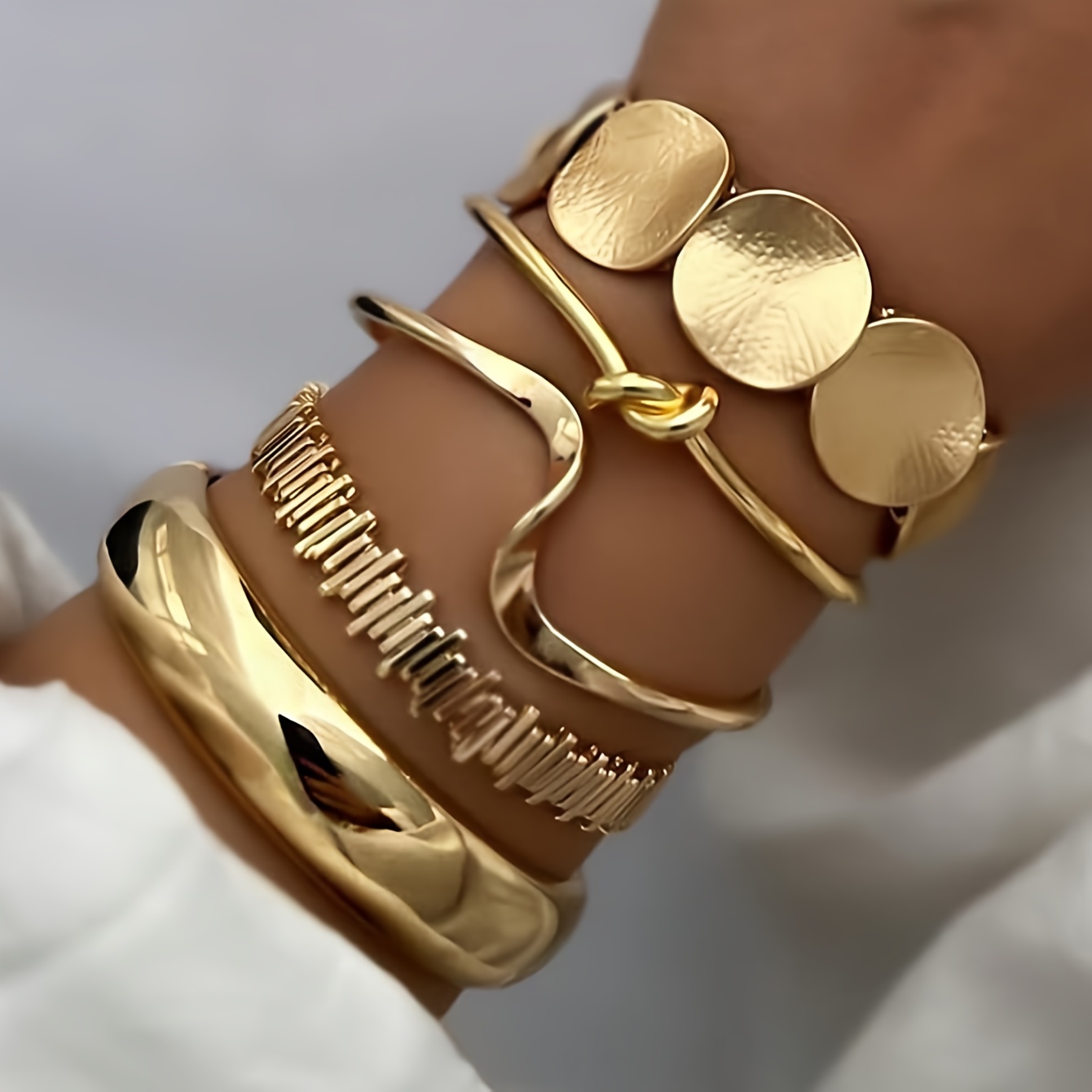 E-shop 5-teiliges Set: Vintage elegantes Damen-Armband-Set mit breitem Gesicht, Knoten-Twist-Design für , Hochzeit Party, trendiges silbernes