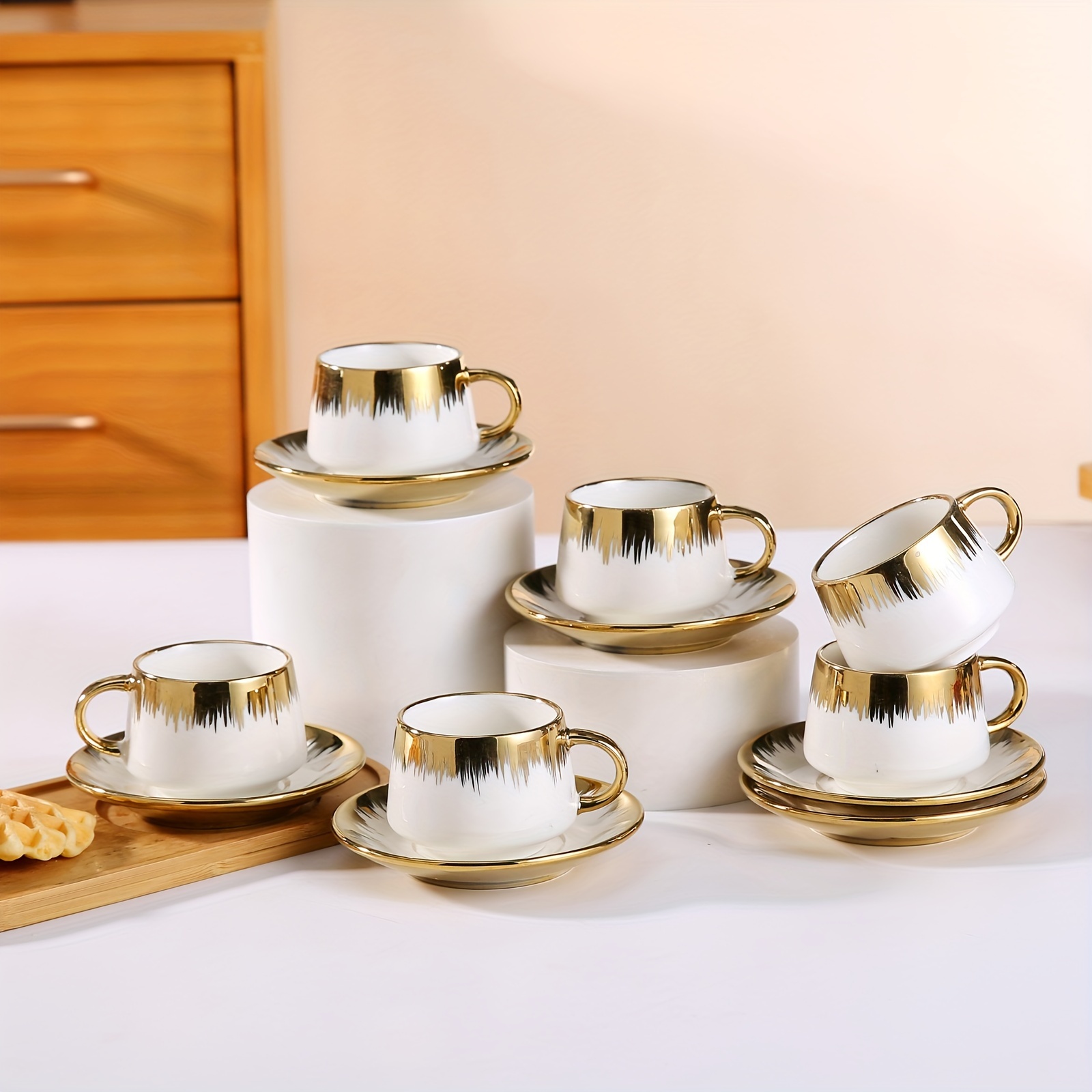 

Ensemble de tasses et soucoupes à espresso en céramique plaquée or de style turc - 6 tasses, 6 soucoupes, design européen élégant, ensemble de service de thé et café de qualité durable