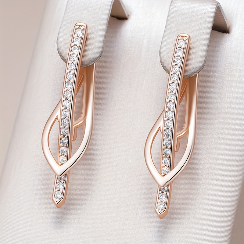 Image of A Pair Of Elegant, Minimalist, And Innovatively Designed Synthetic Synthetic Zirconia Teardrop Earrings, A Romantic Gift And Fashionable Everyday Jewelry