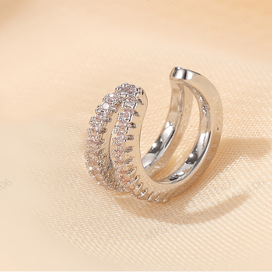A Double-layered Copper Micro-inlaid Zirconia Ear Clip Suitable For Daily Women.