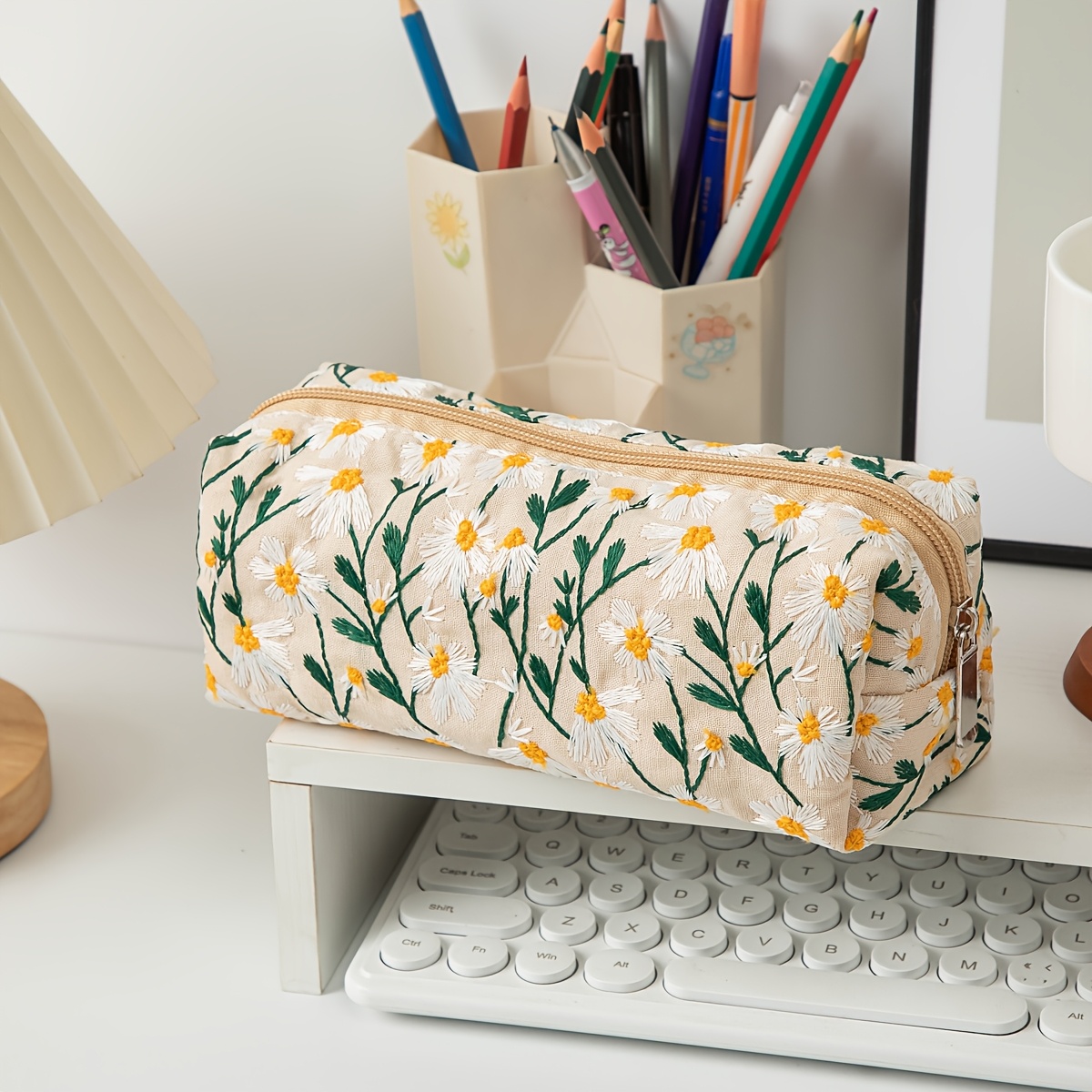 E-shop 1 Stück Modische Kosmetiktasche mit Gänseblümchen-Stickerei – Großes Fassungsvermögen, Robuster Reise-Kosmetikorganizer, Tragbarer für Zuhause,