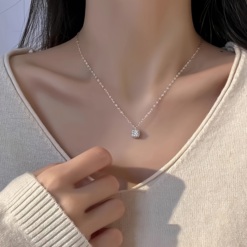 

French Simple Diamond Pendant Clavicle Chain Necklace For Women's Light Luxury Party