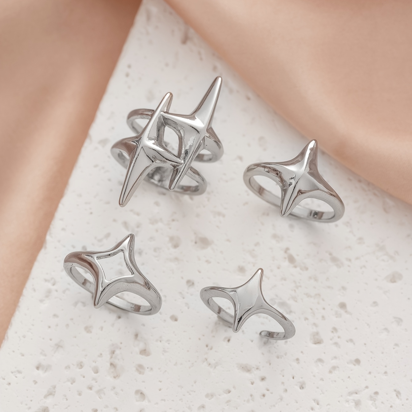 4pcs Women's Hip Hop Exaggerated Four Pointed Star Ring Set