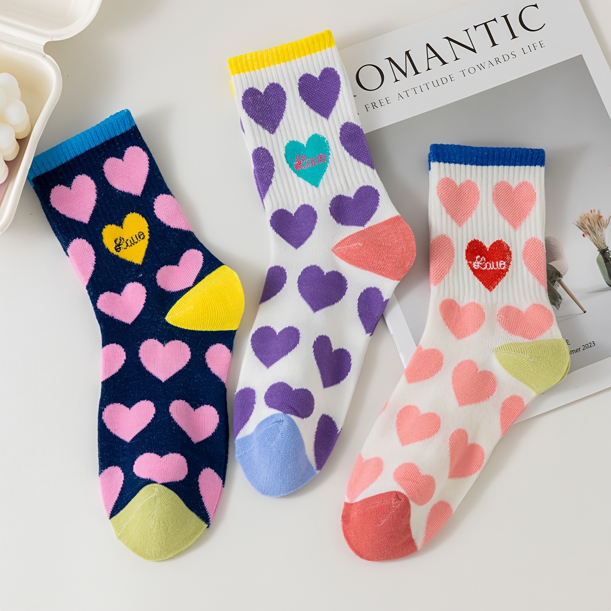 E-shop 3 Paar mehrfarbige herzförmige Wadenlange Socken für Paare, Damen Wadenlange Socken, einfach und süß, Valentinstagsgeschenk, geeignet für alle