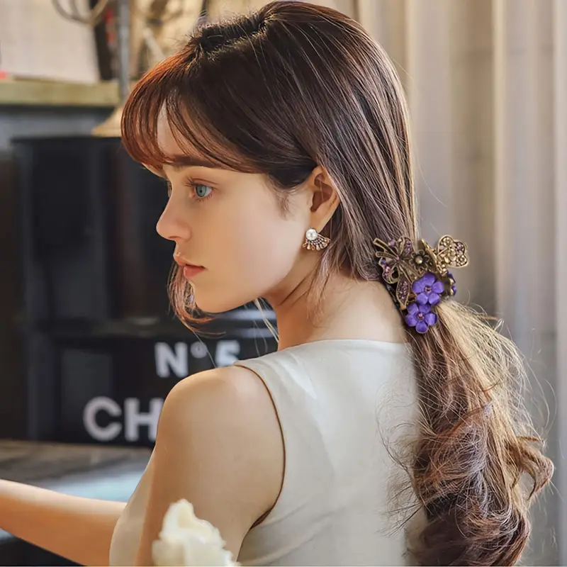 4pcs retro flower medium hair claw clips with   womens fashion metal alloy hairpins suitable for   length hair   daily use and parties ideal gift for   Product details 2