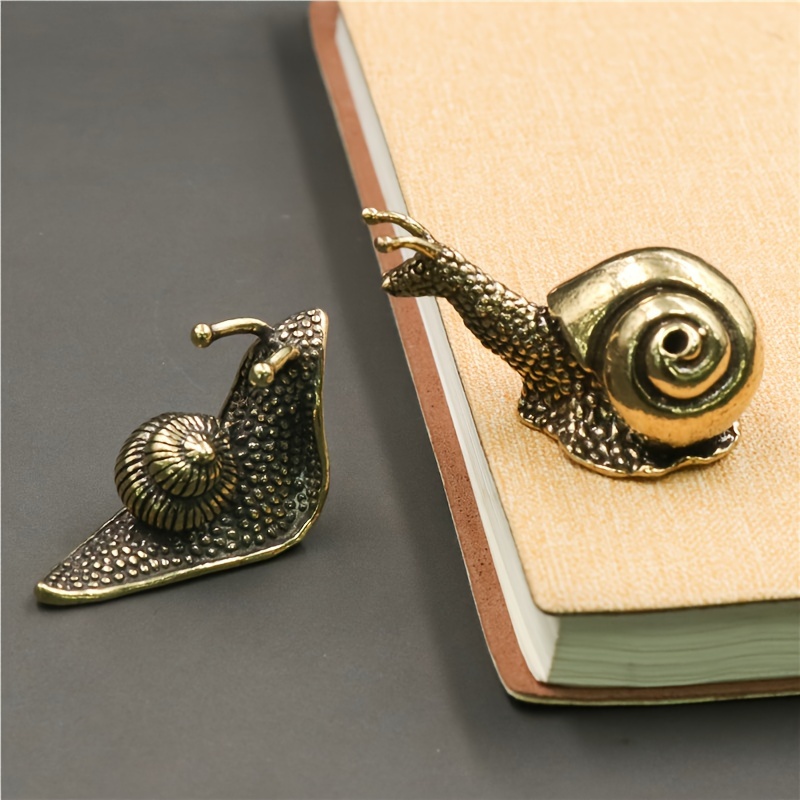 

2pcs Snail Decor Outdoor Pond Garden Snail Figurine Brass Snail With Feng Shui Decorative Effect The Meaning Of The Snail Walk Slowly And Have A Safe Journey, Suitable For Computer Desk Decoration