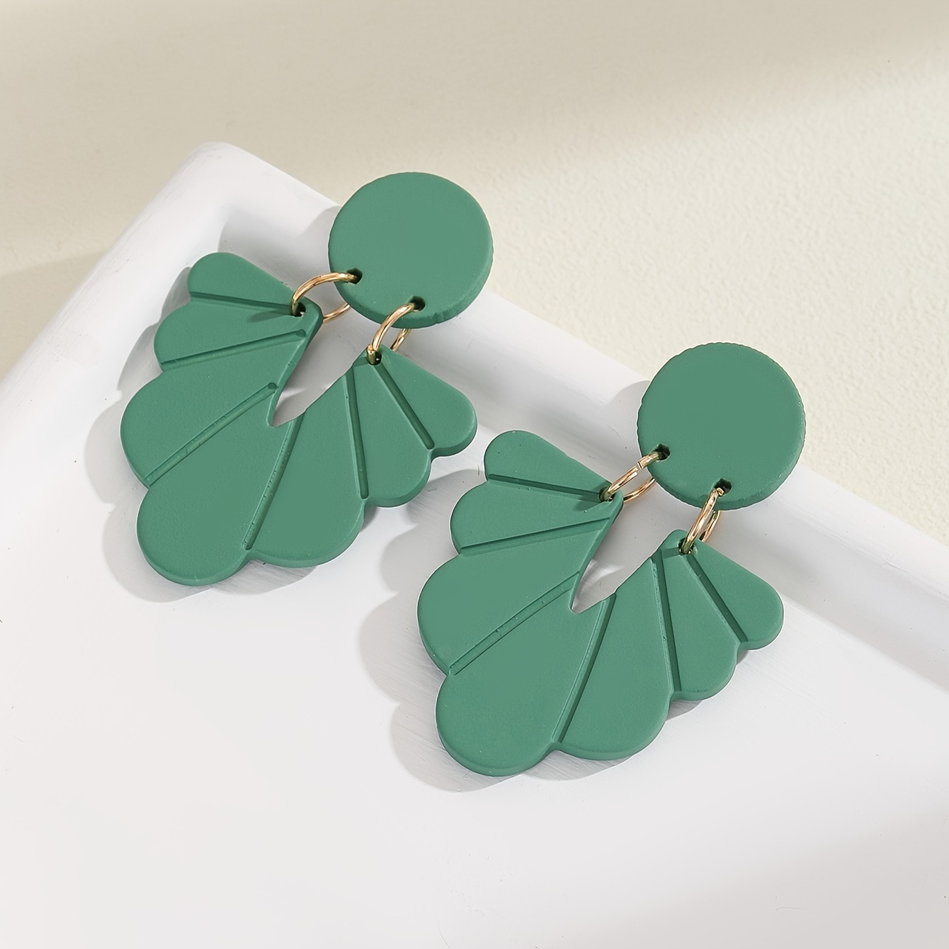 New Style Green Three-dimensional Carved Pattern Soft Clay Texture Acrylic Vintage Cute Versatile Earrings Gift For Y2k