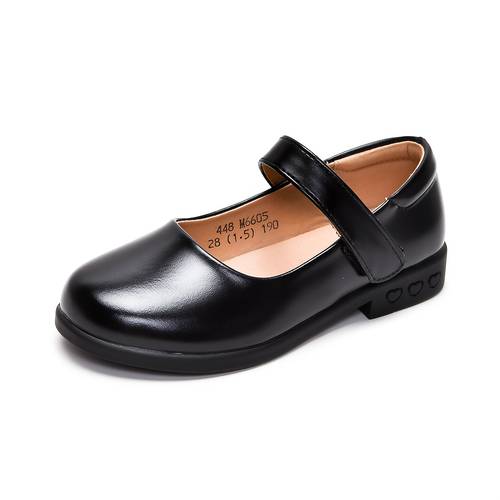 zwarte minimalistische school schoenen voor meisjes met zachte bovenmateriaal en ademende voering. perfect voor les, spelen en uitstapjes. ontwerp, makkelijk te combineren - een essentieel item voor dagelijks gebruik voor kinderen.