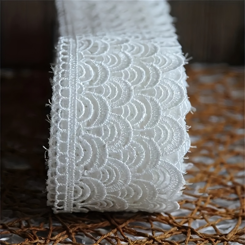 E-shop Eleganter Weißer Blumen-Spitzen-Stickstoff, 1 Yard x 7cm - für DIY Hochzeitskleider, Tischdecken & Vorhangdekorationen