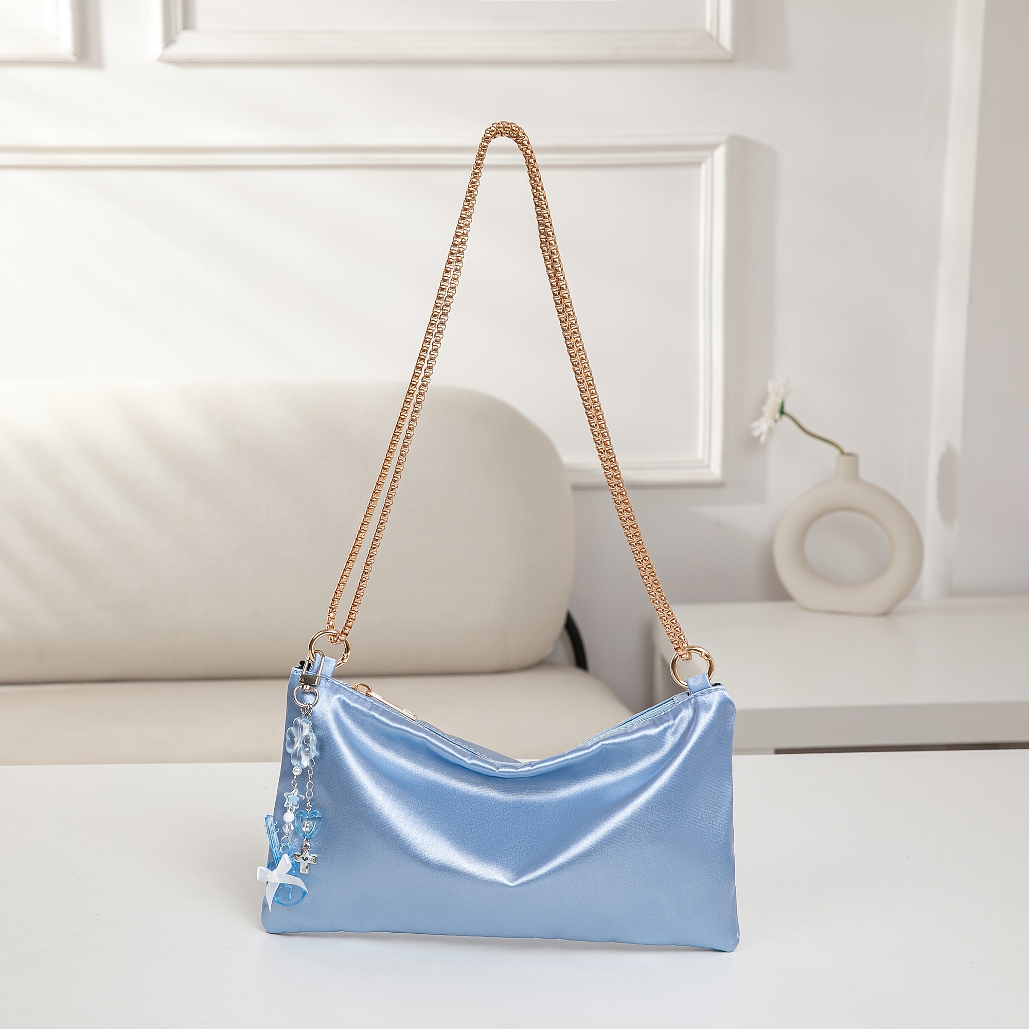 TEMU Una Borsa da Sera Blu , e con Design Casual in Raso e Catena ad Anello, Dotata di un Pendente Elegante. Questa Clutch Raffinata ed Elegante 癡