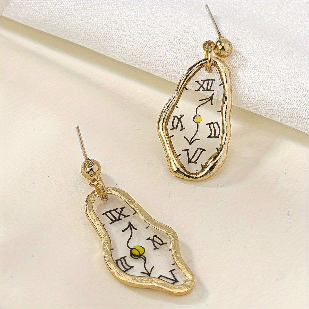 

Elegant & Cute Melting Clock Design Earrings, Fashion Trendy Unique Dali-inspired Stud Jewelry, Dt205 Pair For Stylish Accessory