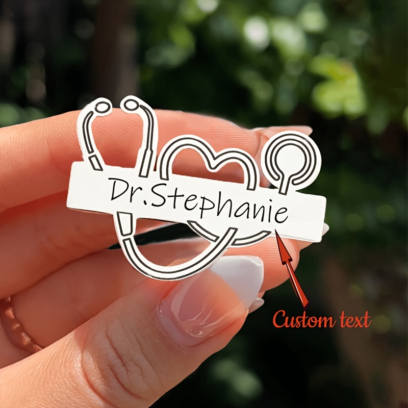 

Customized Engraved Doctor Nurse Name Badge Brooch, Simple Style Stainless Steel Stethoscope Heart Design, Suitable For Daily Wear And Gift Giving