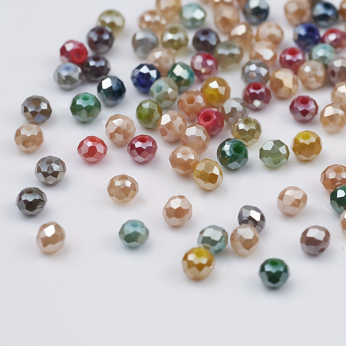 E-shop 210-teiliges Set 4 mm flache runde facettierte Glasperlen, sortierte lose Abstandperlen für elegante modische DIY-Armbänder, Halsketten,