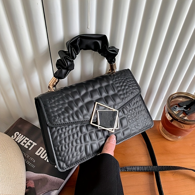 Bandolera Acolchada para Mujer con Correa de Cadena Dorada y Cierre de Broche - Bolso Urbano Chic Mediano, Forro de Poliéster, Disponible en /Verde Oscuro/Beige/Blanco - Versátil para Uso Casual y Profesional, Diseño Elegante, Textura Acolchada