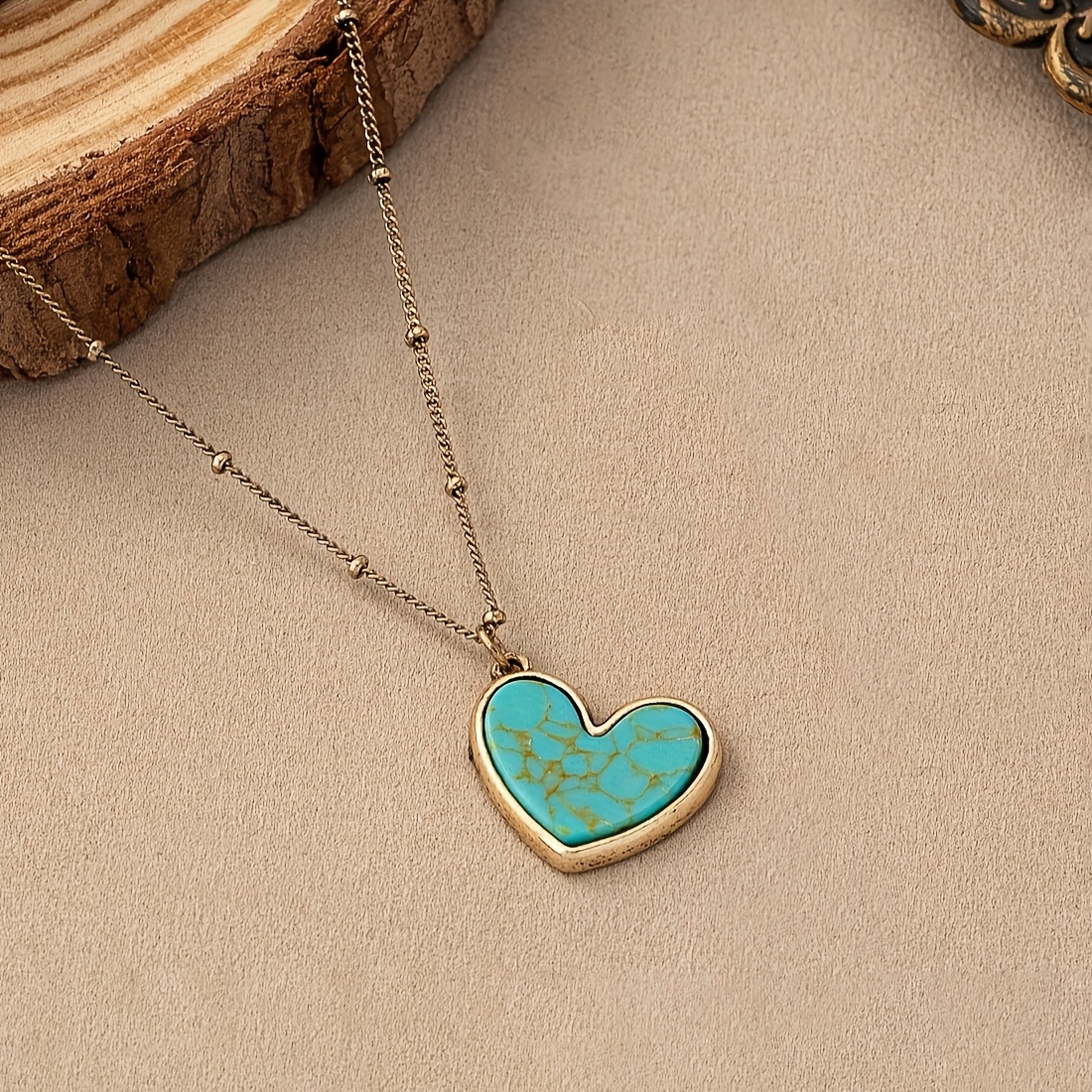 

Bohemian Flair] Elegant Women's Turquoise Heart Pendant Necklace - Vintage Bohemian Style, Alloy With Golden-tone Detailing, Ideal For Or Gifting