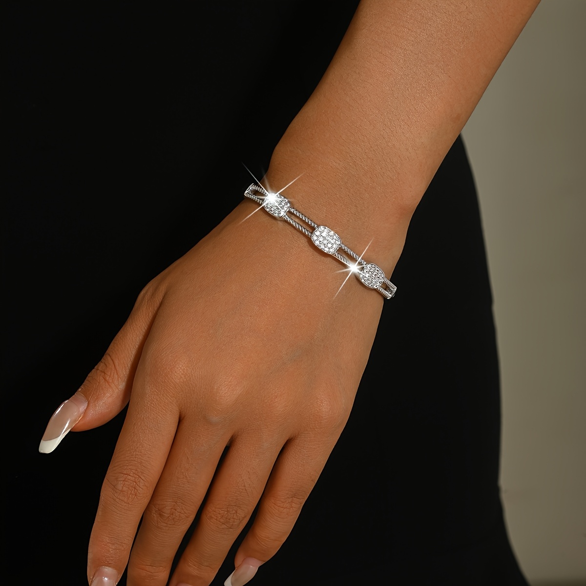 Women's High-End Hollow-Out Sparkling Bangle, Formal Occasion Jewelry