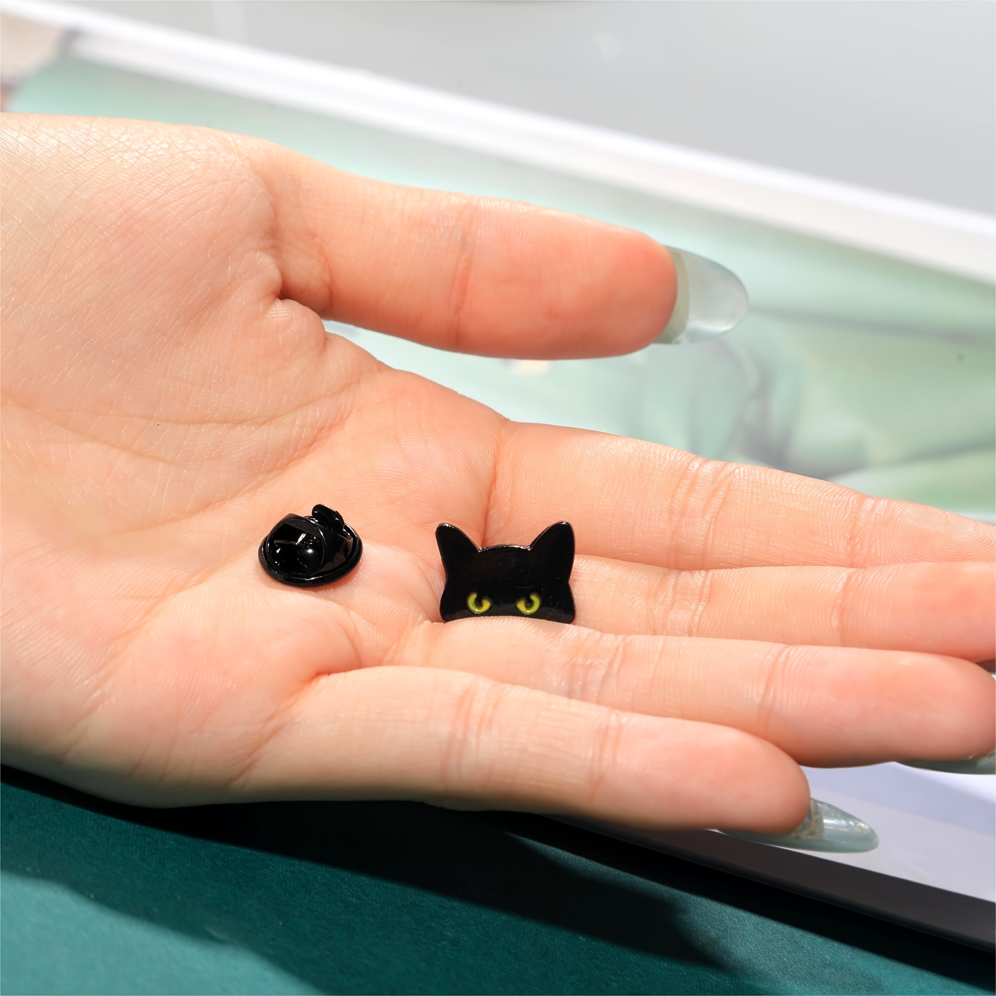 Image of 1pc Staredge Black Cat Brooch Pin - Minimalist Animal Design, Alloy, Perfect For Daily Wear On Clothes & Bags