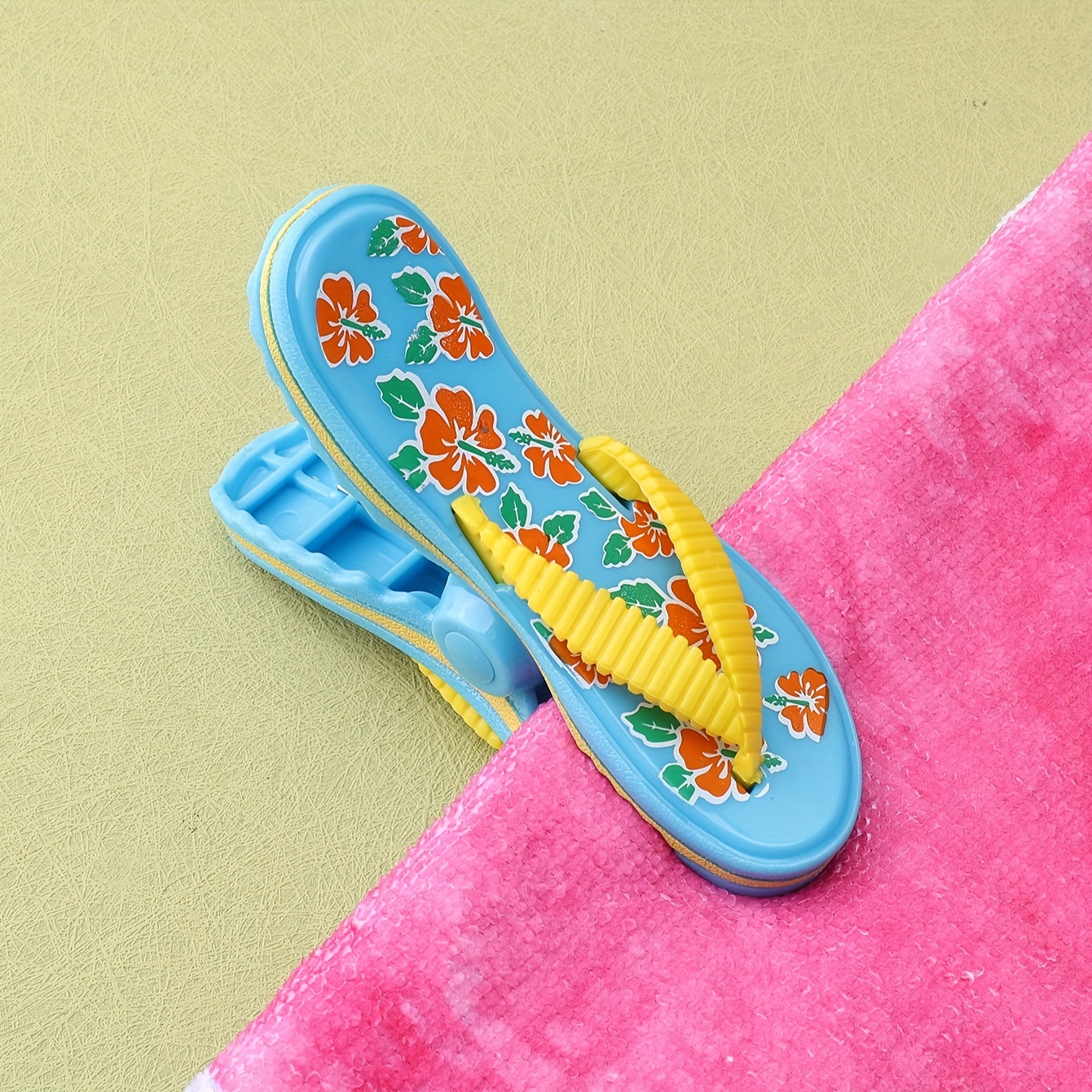 

1pc Slipper Shape Clothespin, Personality Practical Adult Home Office Multifunctional Clip Towel Clip Bath Towel Clip Clothespin