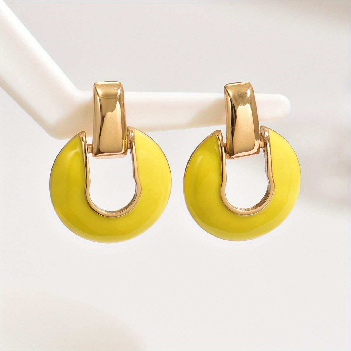 A Pair Of Simple, Fashionable, Versatile Geometric Enamel Trendy Earrings