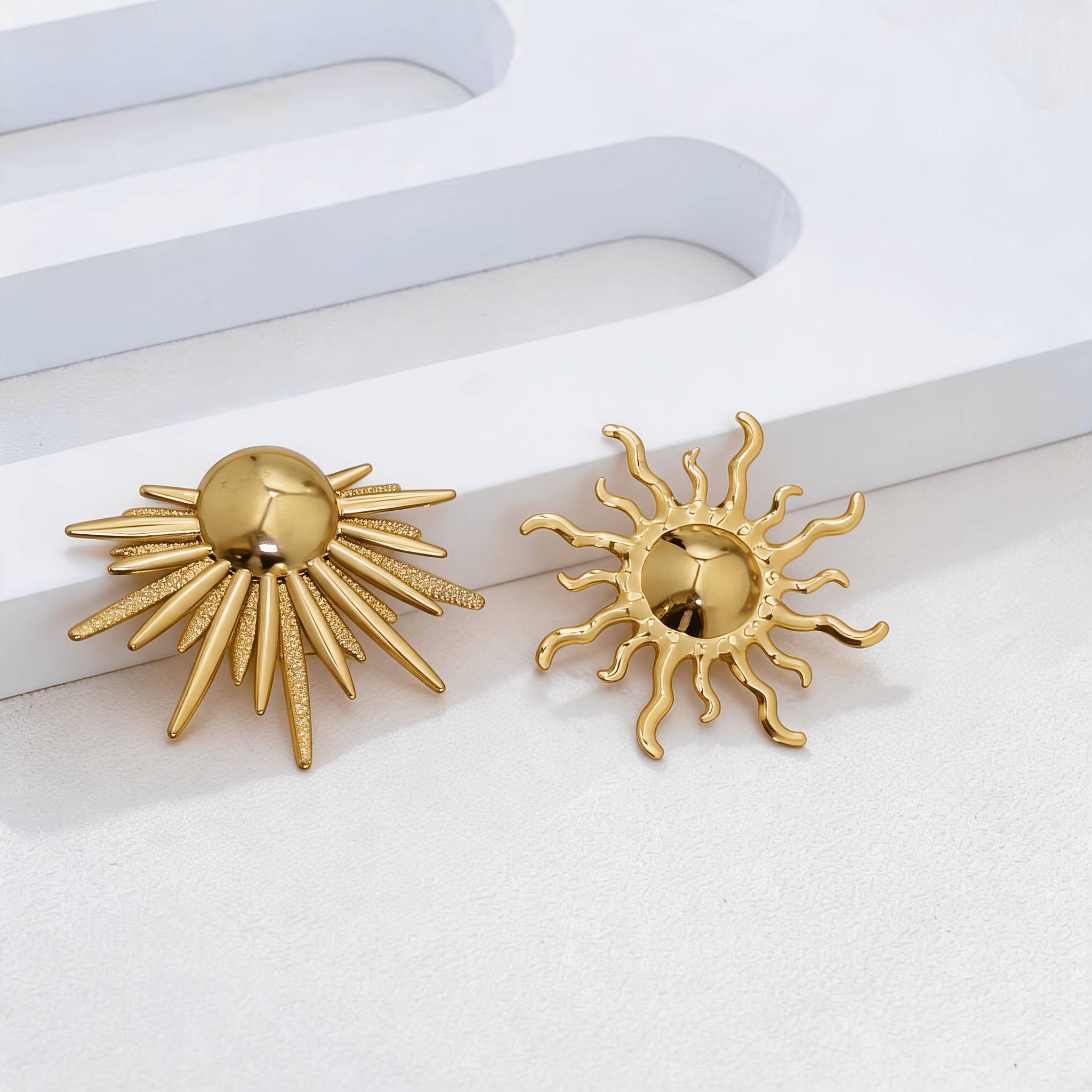 TEMU 2pcs Set Of Metal Radial Sun-shaped Badges, Vintage Light , Suitable For Pairing With Suits, Coats, Or As Birthday And Holiday Gifts