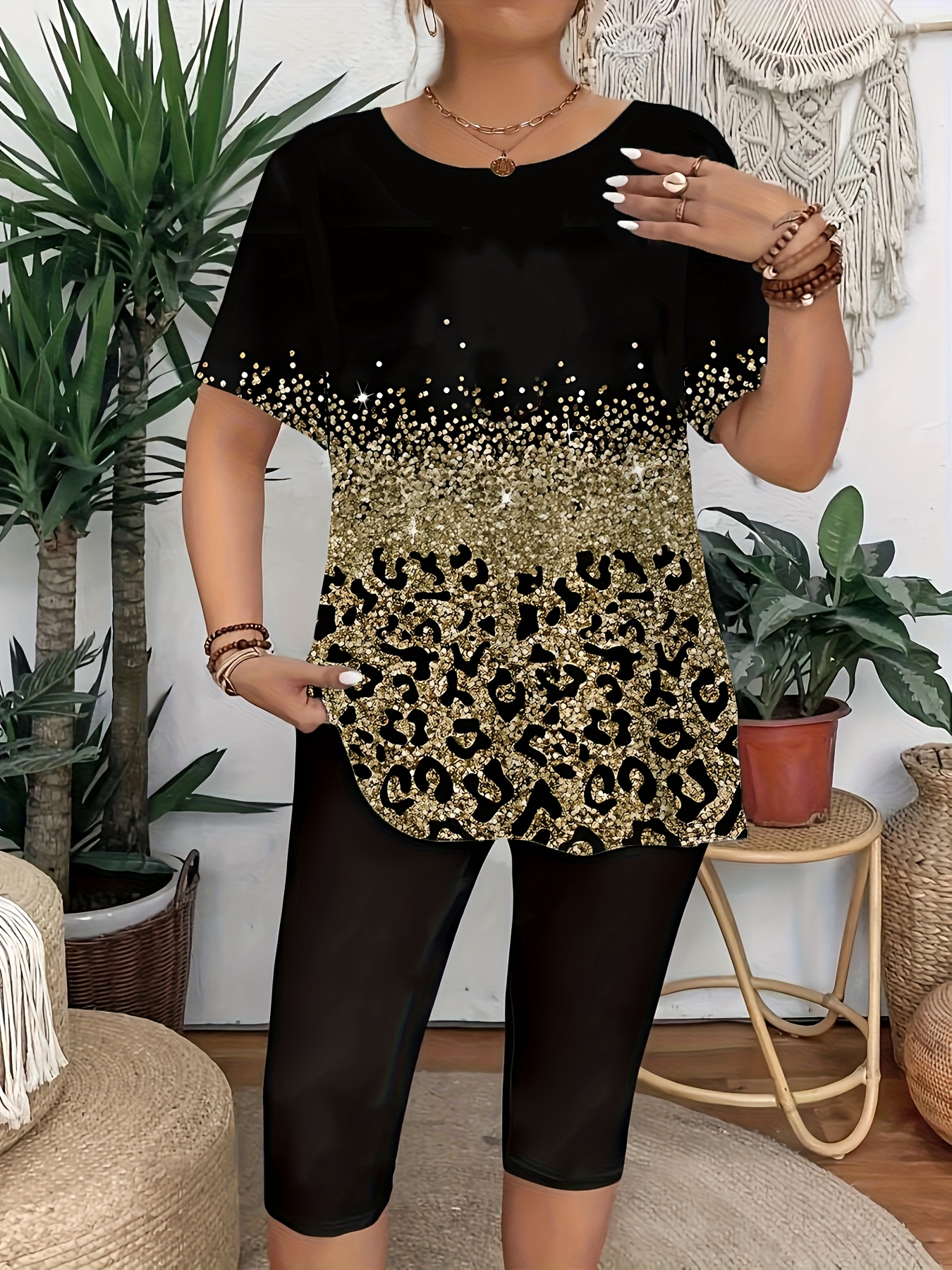 Elegant Plus Size Crew Neck T-Shirt with Floral Print - Soft Medium Stretch Fabric, Short Sleeve Top for Women, Casual Wear, All Season Tee|Floral Print Top|Comfortable Fit, Plus Size Clothing