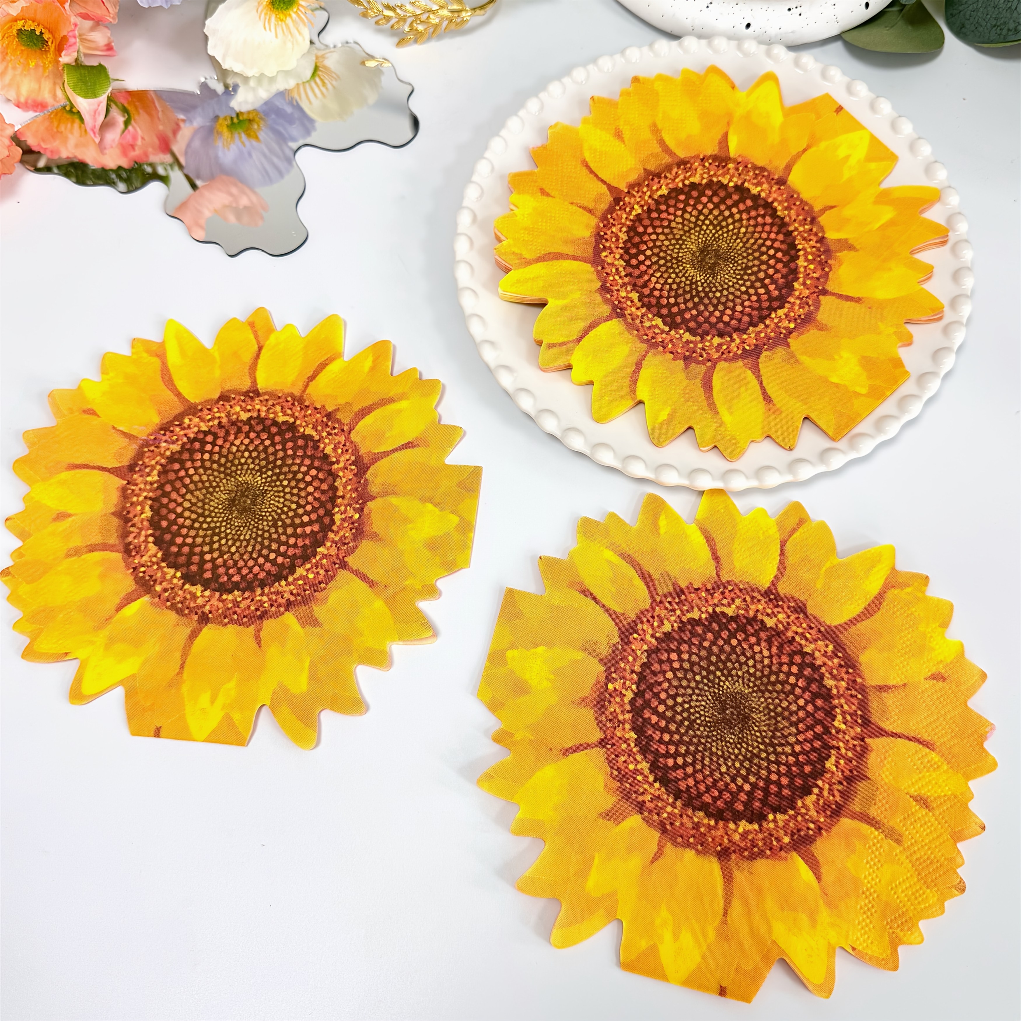 Image of 20 Sheets/set, Disposable New Yellow Sunflower Shape Printed Napkins, Birthday Holiday Picnic Wedding Party Tissues, Restaurant Party Supplies, For Halloween、christmas