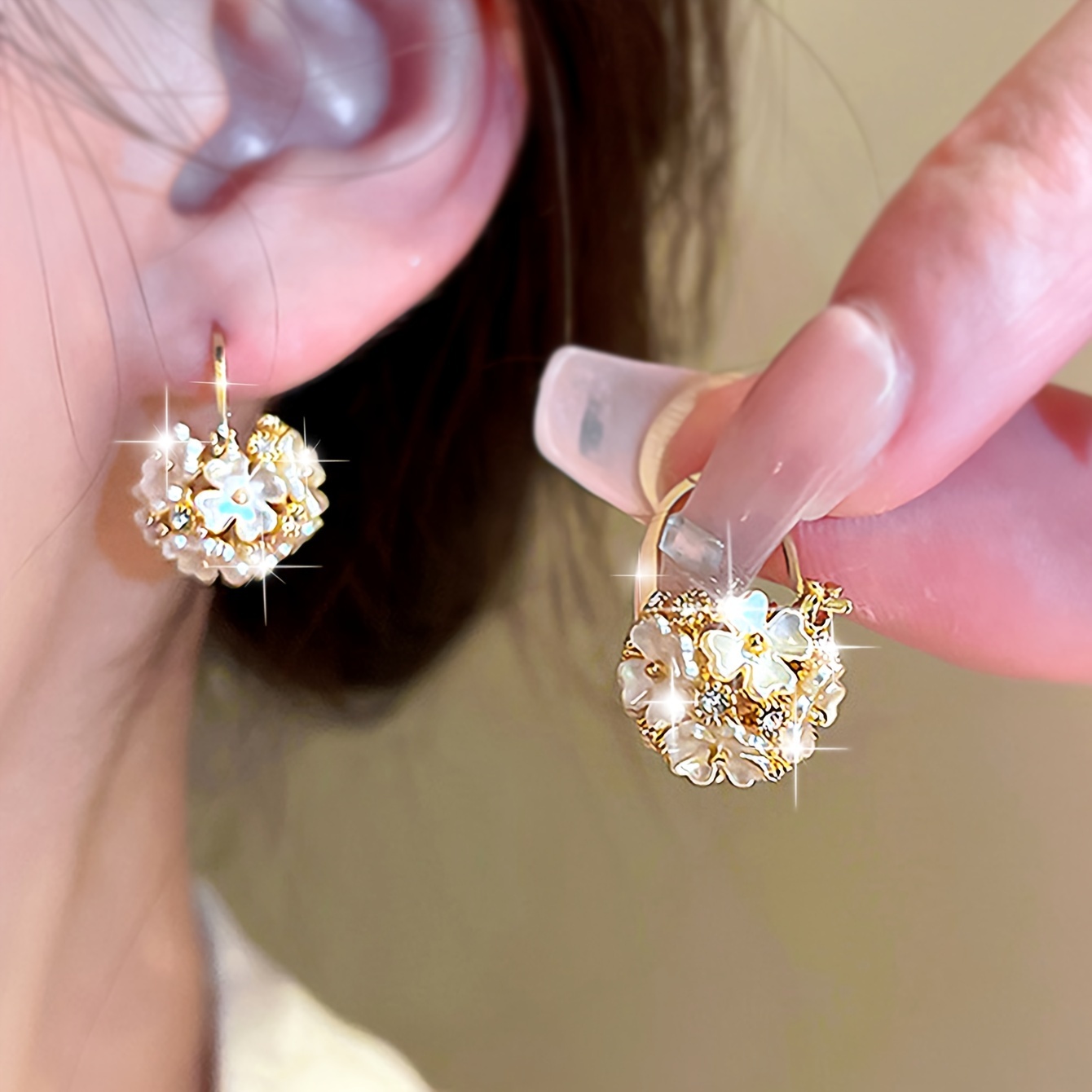 

Vintage Simple Floral Rhinestone Stud Earrings - Golden Plated Alloy With Iron Ear Needle For Daily And Party Occasions - 1 Pair