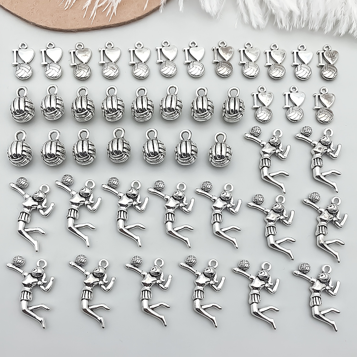 TEMU Un ensemble de 45 pendentifs anciens argentés en alliage sur le thème du volleyball pour la création de boucles d'oreilles, bracelets et avec