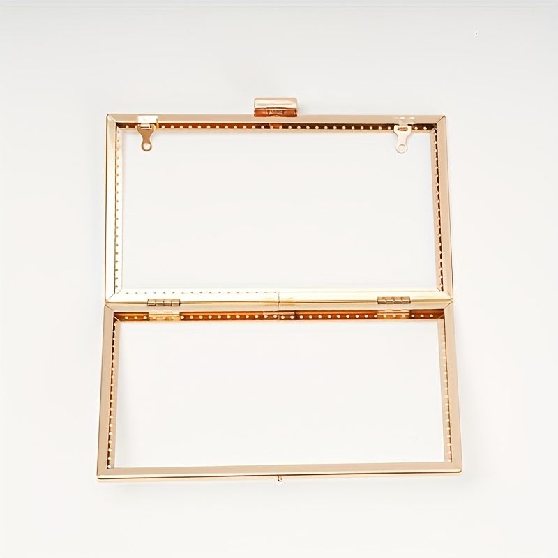 E-shop Quadratischer Metall-Geldbeutelverschluss mit Goldton-Finish, sauberer quadratischer Form perforierten Rändern. Dieser robuste ästhetisch
