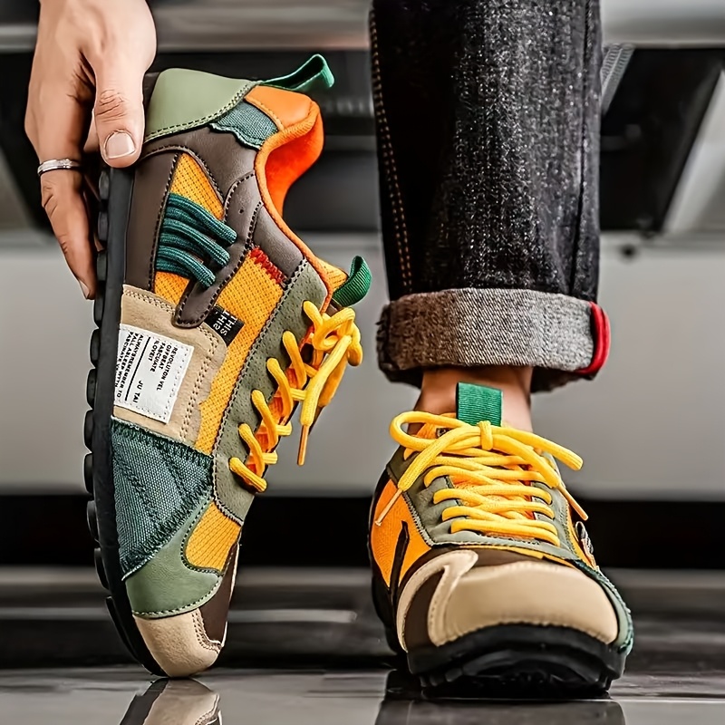 Tenis casuales para hombre KOONEXY, diseño colorblock en azul vibrante, amarillo y naranja, parte superior de tela transpirable y sintética, suela de PVC resistente, cordones, cómodos para todas las estaciones