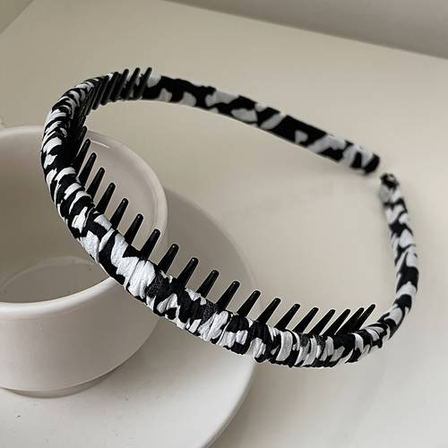 a fashionable leopard print wrapped fabric headband with teeth simple and versatile suitable for ladies to press hair and wash face without damaging hair headband headwear