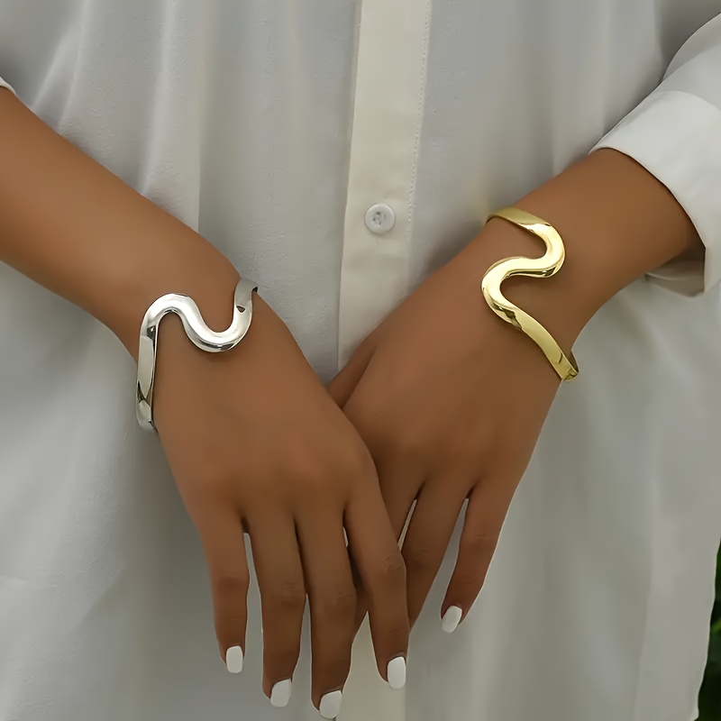 1pc Chic Golden-Tone Snake Design Open Cuff Bracelet - Sleek Alloy, Casual Attire Accessory for Women, Snake Jewelry