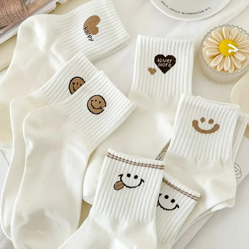 5 paires de chaussettes pour femmes avec des graphiques de dessins animés pour une . Détails du produit 4