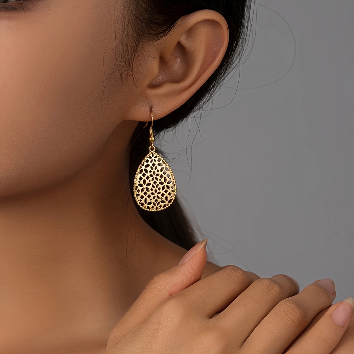 Vintage Court-Style Hollowed-Out Teardrop Earrings