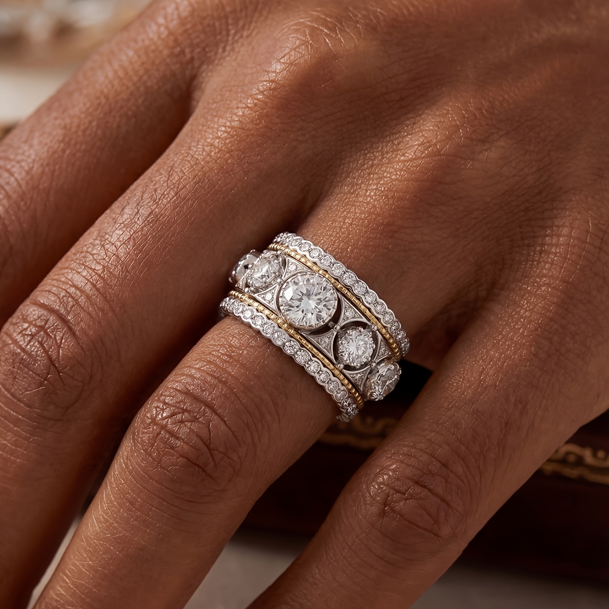 Women's Luxurious Two-Tone Palace-Style Ring, Exquisite Wedding Accessory