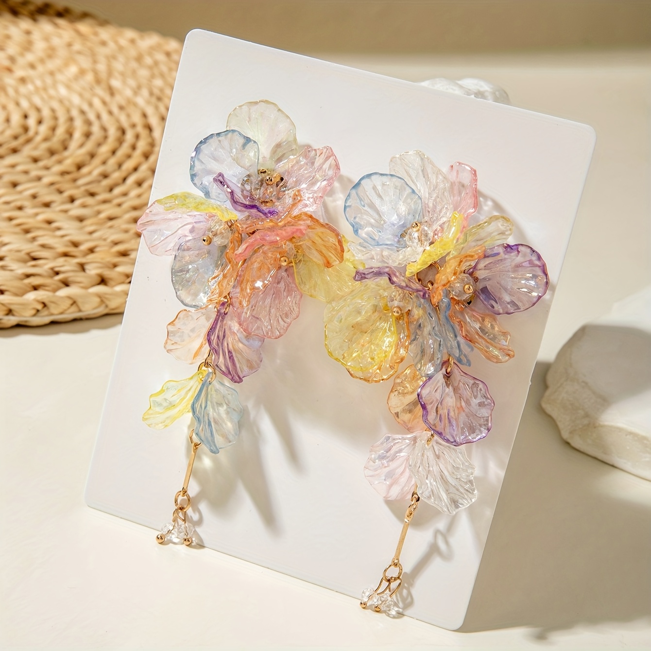 E-shop 1 Paar Frische Elegante Weiße 3D Harz Blumen Ohrringe Harz Blütenblatt Drop Style Ohr Schmuck Geeignet für Partys Geschenk Freunden Ideales