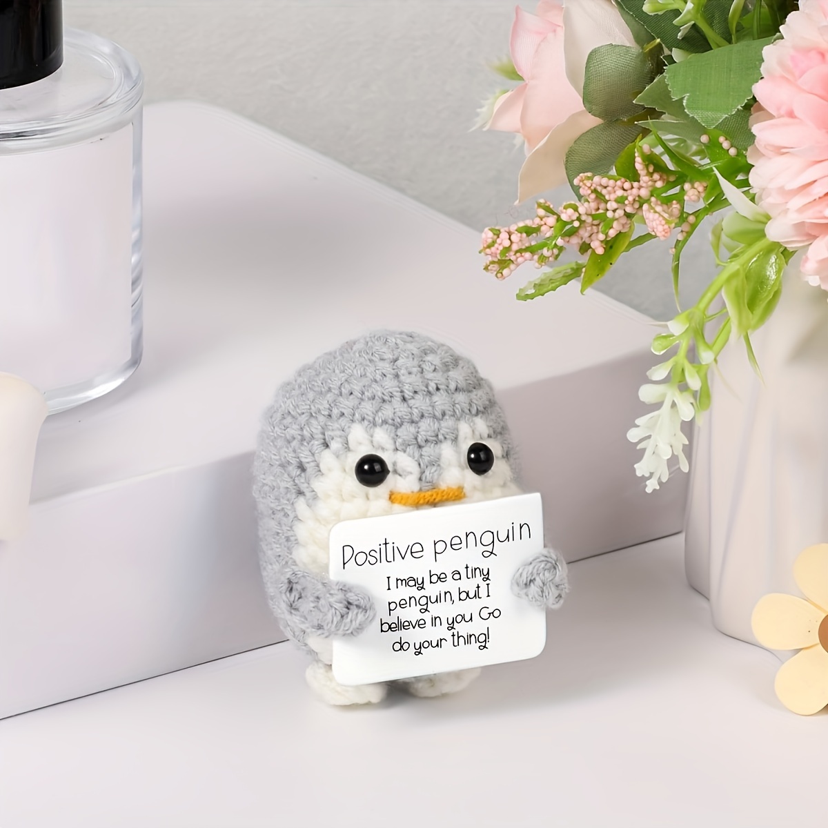 

1pc, Crochet Miniature Penguin With Encouragement Card, Handmade Knitted Fabric, Positive Message Desk Ornament, Cute Motivational Decor For Family And Friends, Uplifting Decor