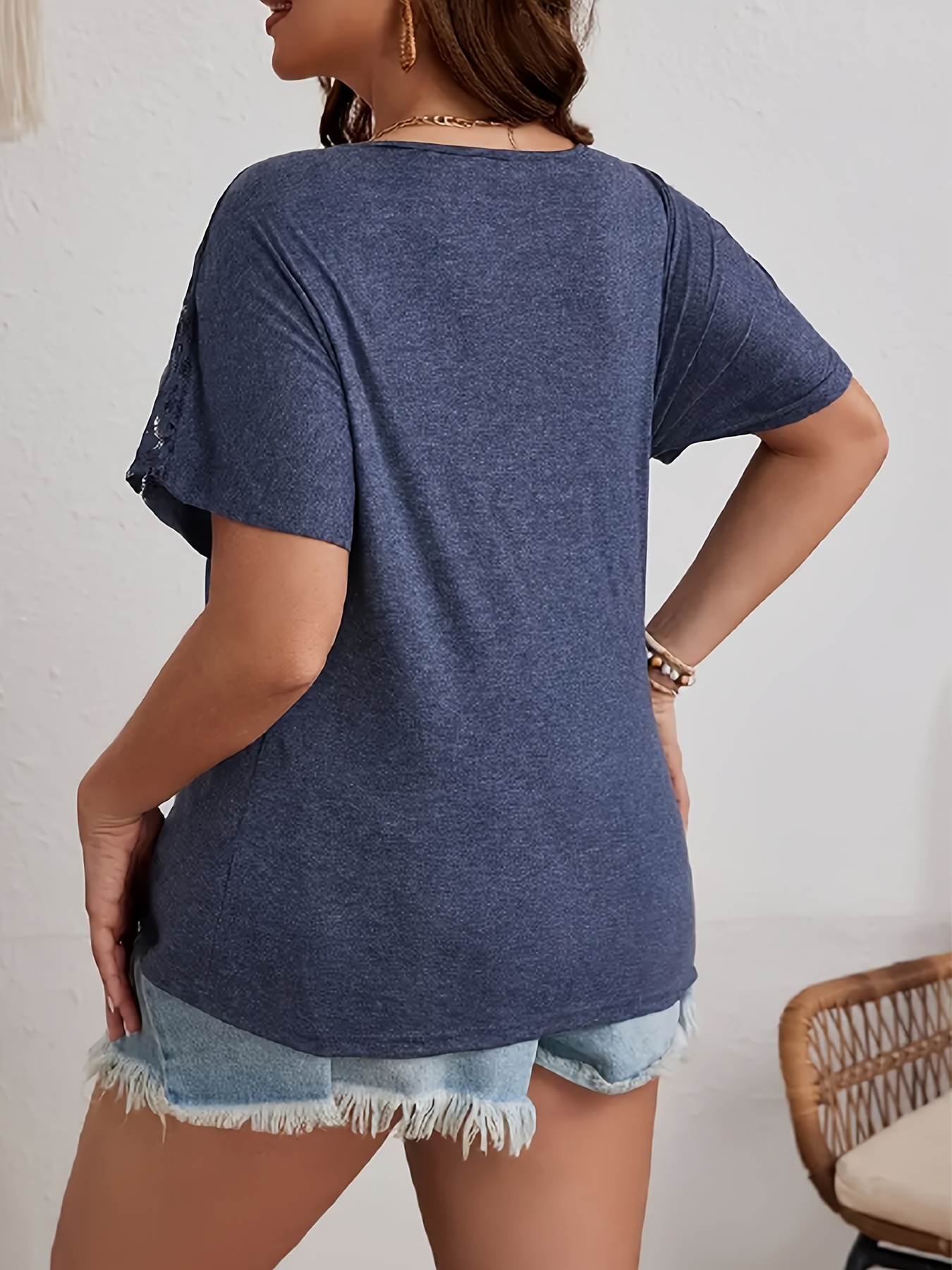 Women'S Plus Size 2024 Summer Fashion V-Neck T-Shirt - Pink with Lace Detail, Short Sleeve, Lightweight & Stretchy Fabric, Casual Wear, Casual Wear Tee | Lace Trim Top | Comfortable Fit, Plus Size Shirts