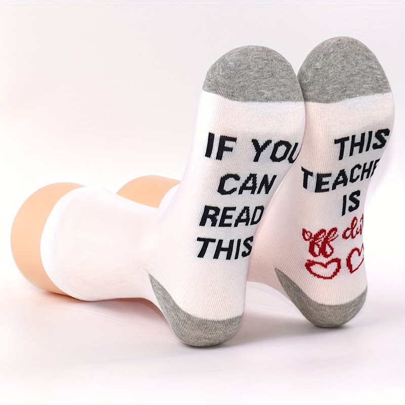 

1 Pairs Of Men's Mid-calf Cotton Socks, "if You Can Read This Teacher" Funny Text Design, Comfortable & Breathable Novelty Creative Teacher's Day Gift