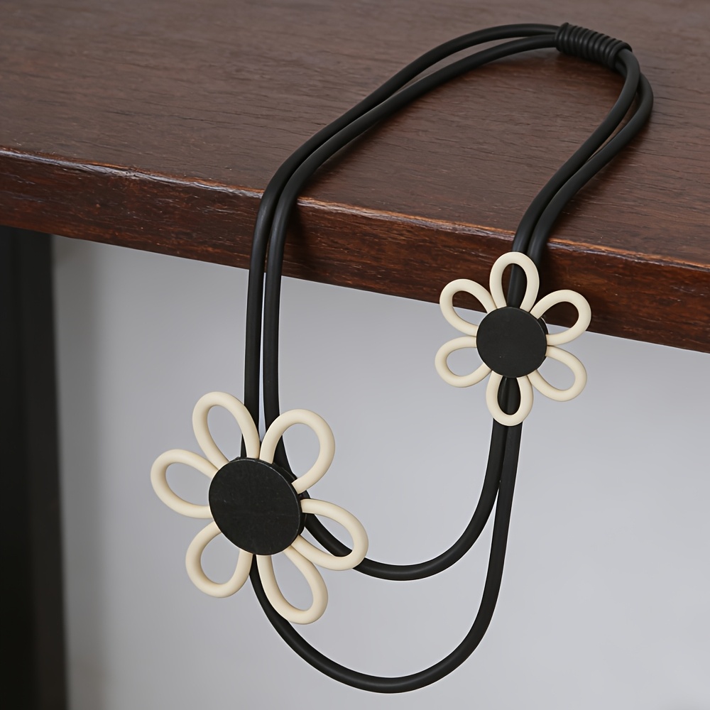 Women's Cute Small Flower Shape Pendant Necklace, Casual Jewelry
