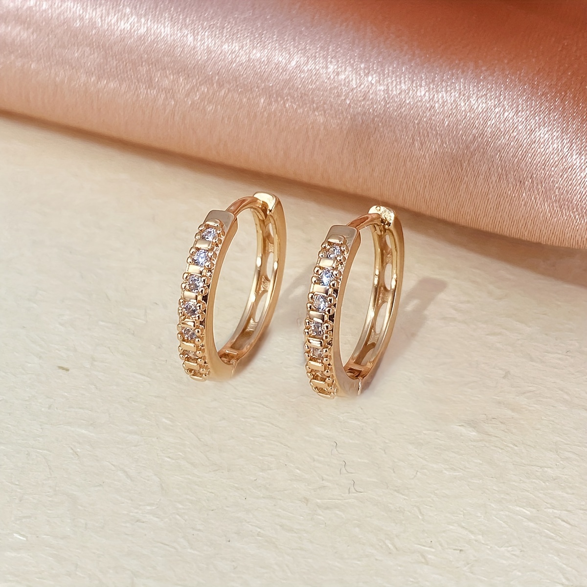 

Elegant Vintage Round Earrings With Zirconia For Fashionable And Stylish Ladies