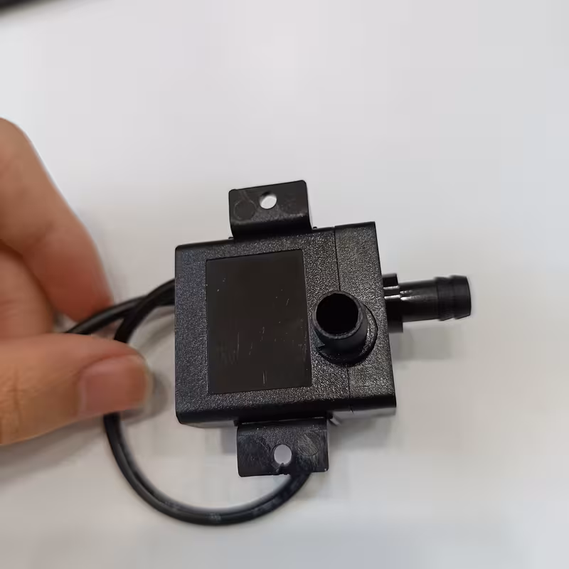 משאבה תת-קרקעית ללא מברשות 12v, 240 ליטר/שעה - יחידה פרטי מוצר 1