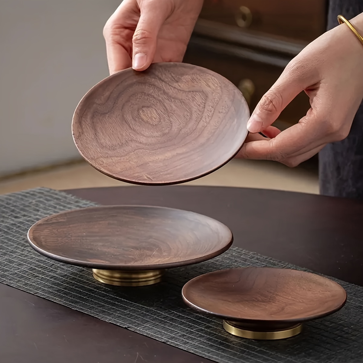 

1pc Round Tray And Plate Suitable For Desserts, Snacks, Fruits, Dried Fruits, Pastries, Wooden Living Room Table Decoration - Best Gift For Family, Friends