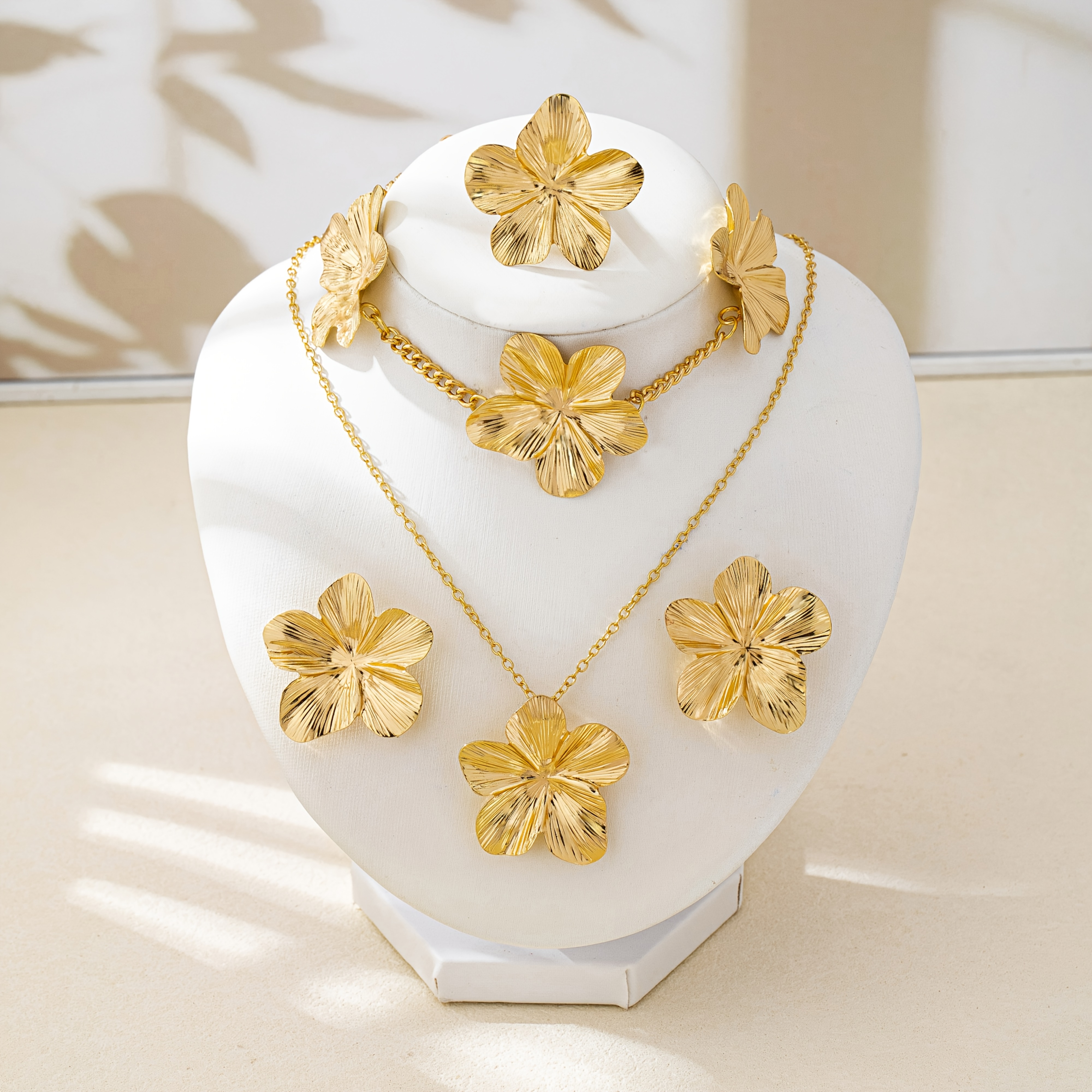 TEMU Ensemble de 5 pièces : Collier, Boucles d'oreilles, Bracelet et Bague Floraux, Parure de Bijoux Femme en Métal à Fleurs à Pétales, Accessoires