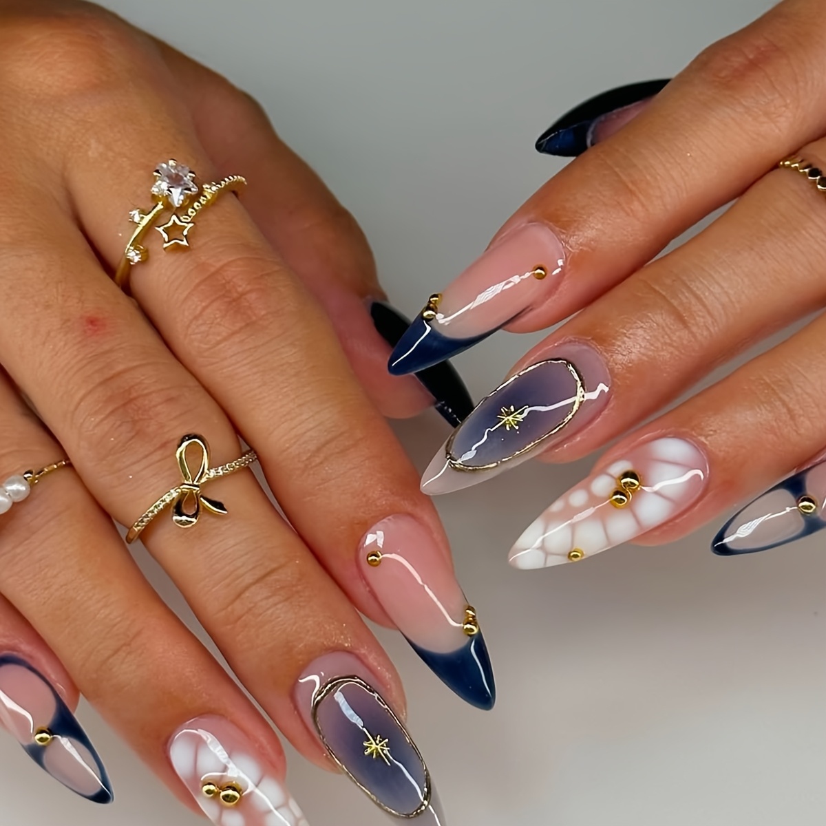 TEMU Un lot de 24 faux ongles d' avec design français, motif pur et élégant, bords , légèrement , paillettes étoilées éblouissantes et perles dorées