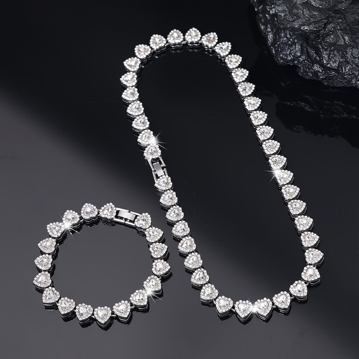 TEMU conjunto de collar y pulsera es principalmente , incrustado con exquisitos diamantes de . el collar como tienen forma de , mostrando lujo y . Es