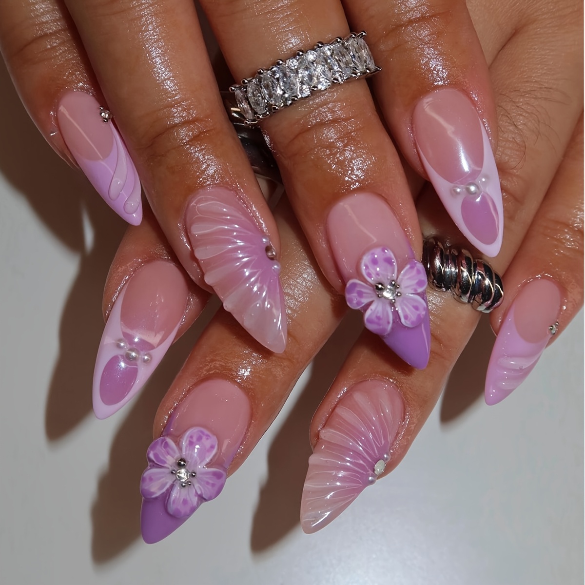 E-shop Ein Set aus 24 mandelförmigen Falschen Nägeln, süße dreidimensionale Blumen, exquisite funkelnde Perlen, -haltende, frische , geeignet für alle