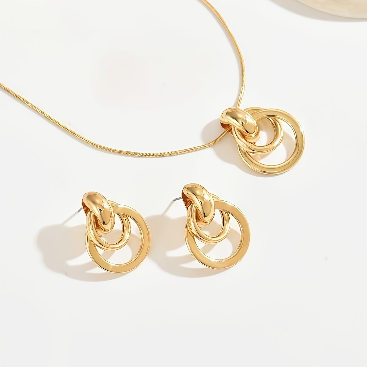 E-shop 2-teiliges Set Elegante Herbst-Winter Ohrringe und Halskette Set | Vintage Stil, Eisen Material, 316L Edelstahl Stifte, Geometrischer Anhänger,